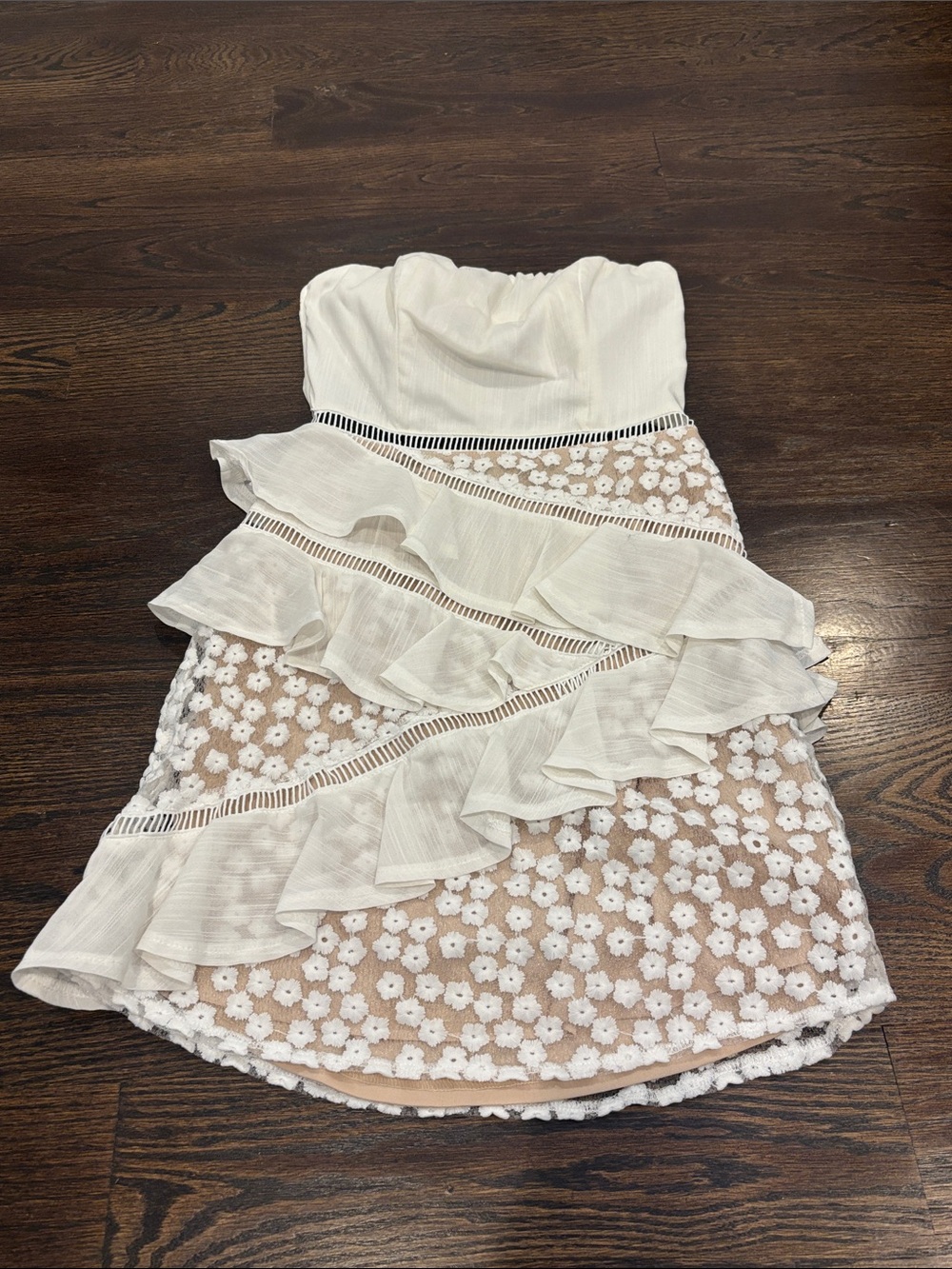 Hazel Boutique Women’s Strapless White Ruffle & Floral Lace Dress Size Small